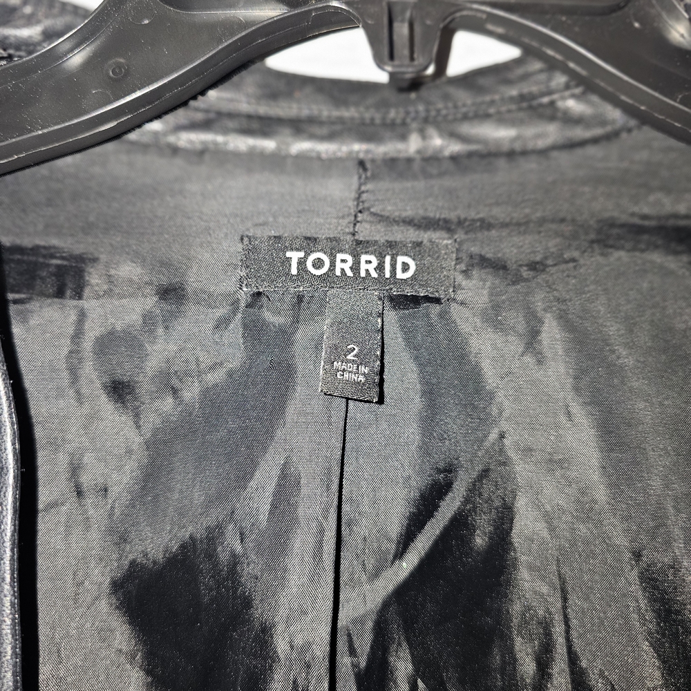 Torrid Black Satin Blazer/Size 2 (18/20)/Comfortable and Versatile